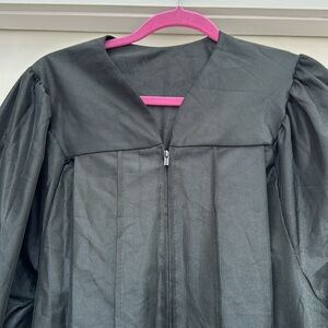 Graduation gown . Color black
